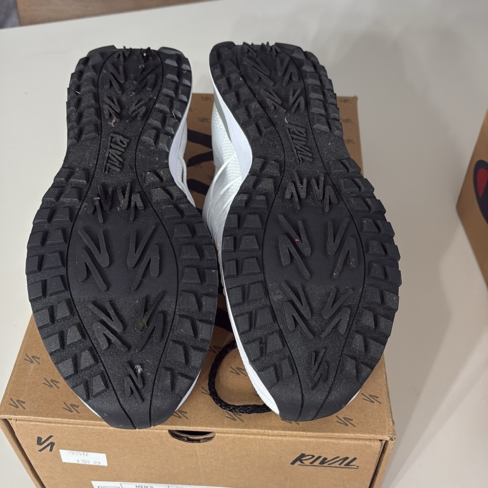 White rival men’s shoes worn once did not like the fit - Picture 2 of 5